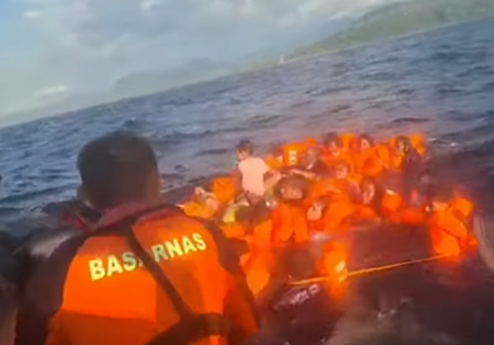 اندونيسيا: مصرع 13 شخصاً بحريق أصاب سفينة ركاب